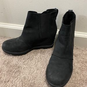 JOAN OF ARCTIC™ WEDGE II CHELSEA BOOTIES BLACK